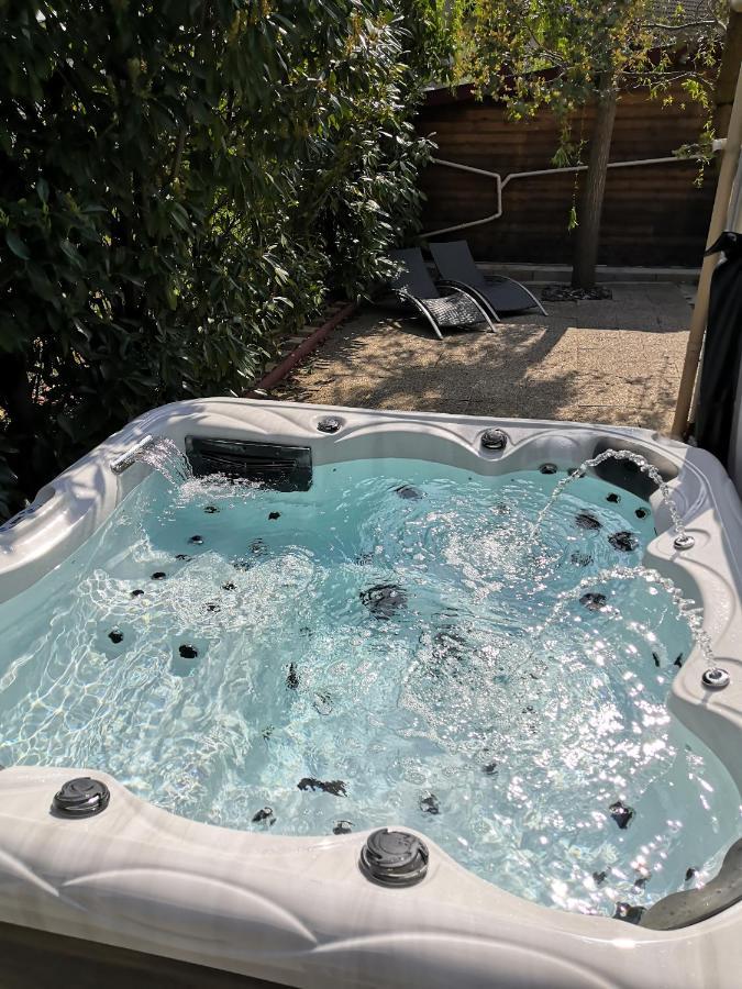 O Rethel Jacuzzi, Gite Ardennes ภายนอก รูปภาพ